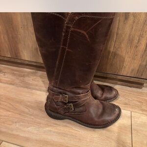 UGG Rich Brown Leather Boots with Buckle Detail